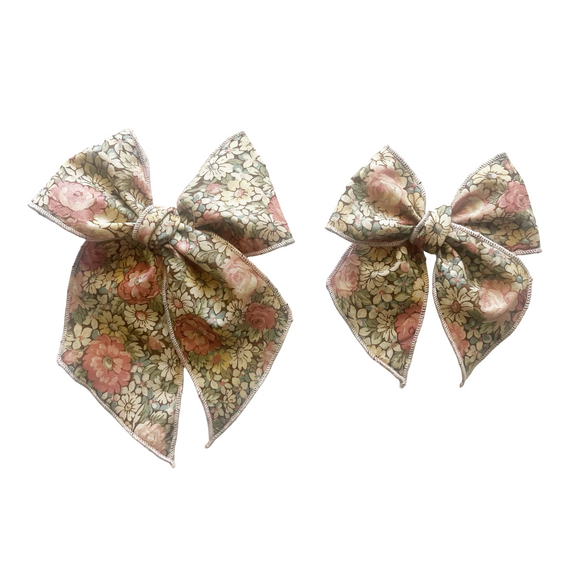 Vintage Grandmas Couch Elle Bow